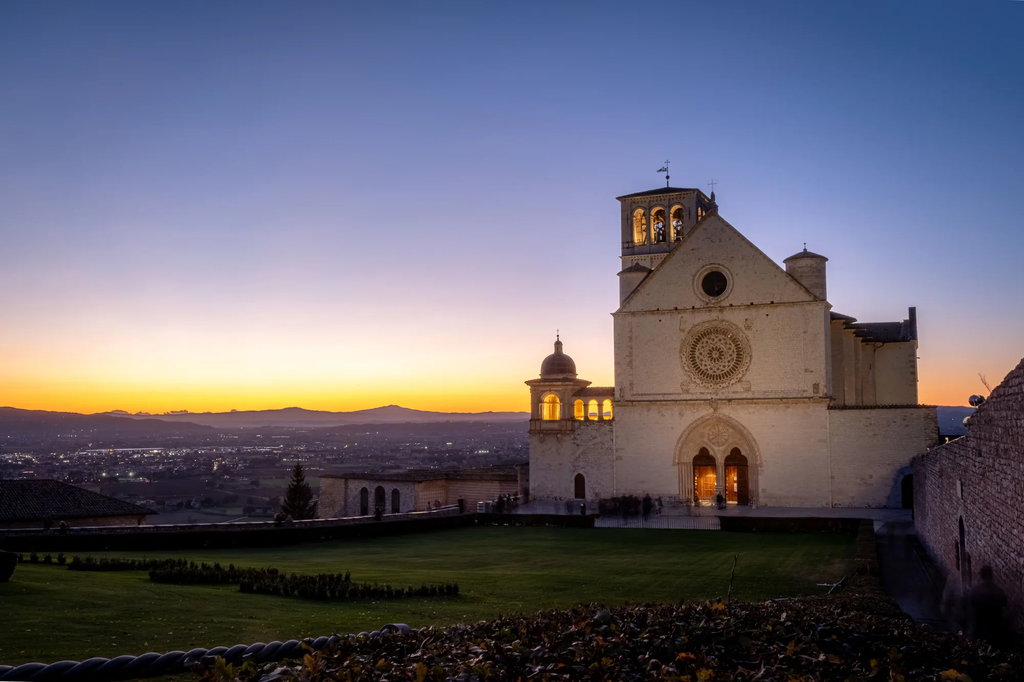 La Basilica di San Francesco ad Assisi al tramonto