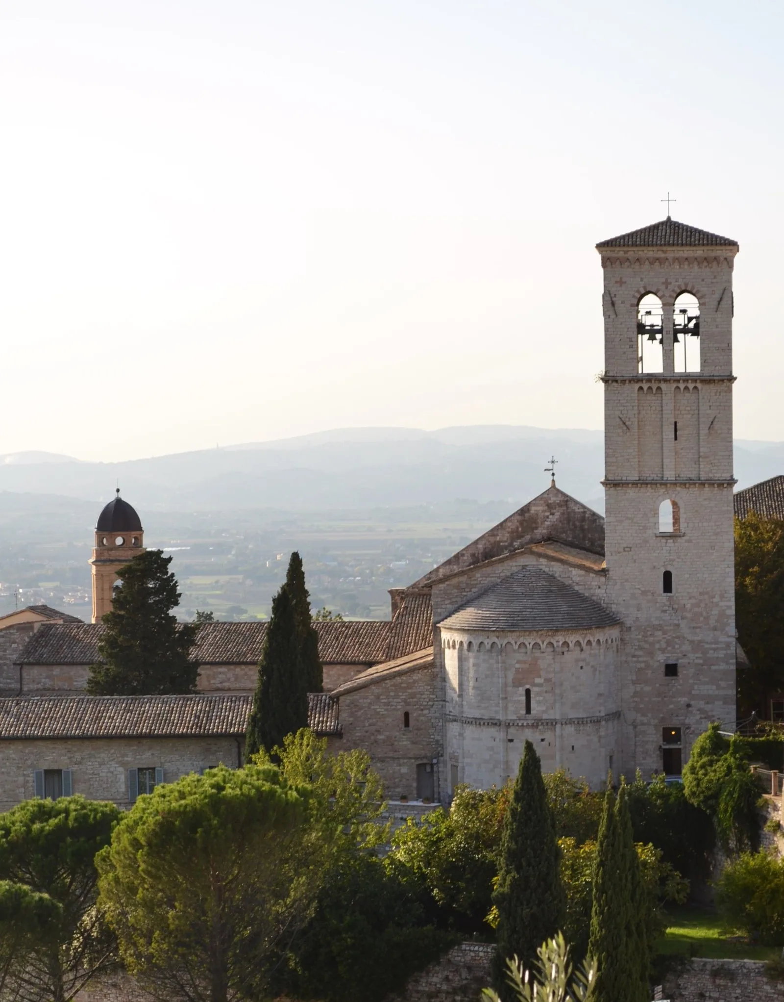 Panorama di Assisi con il campanile della Cattedrale di San Rufino